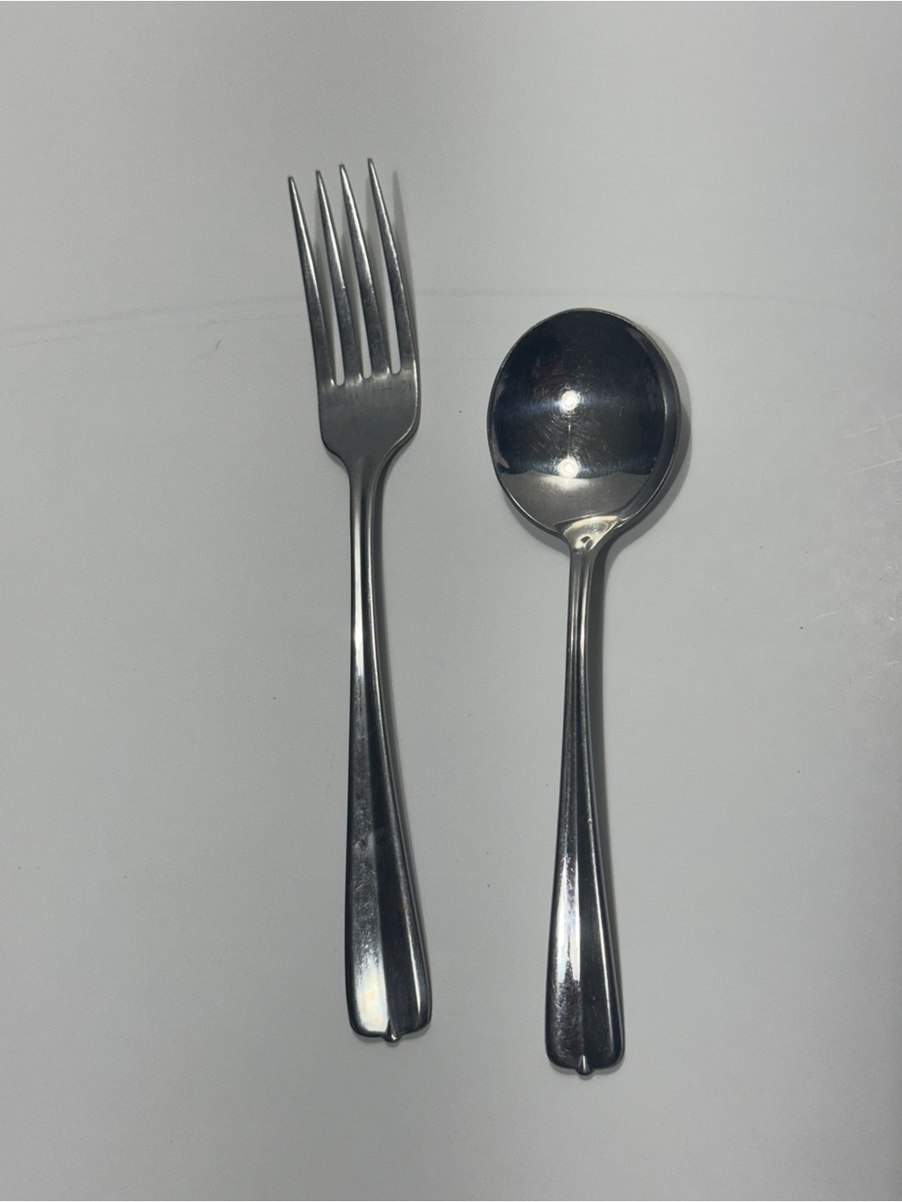 ONEIDAFlight Soup Spoon Fork Glossy Solid Handle Modern Stainless Steel Flatware